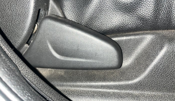 2023 Renault Kwid RXT 1.0 AMT, Petrol, Automatic, 50,901 km, Driver Side Adjustment Panel