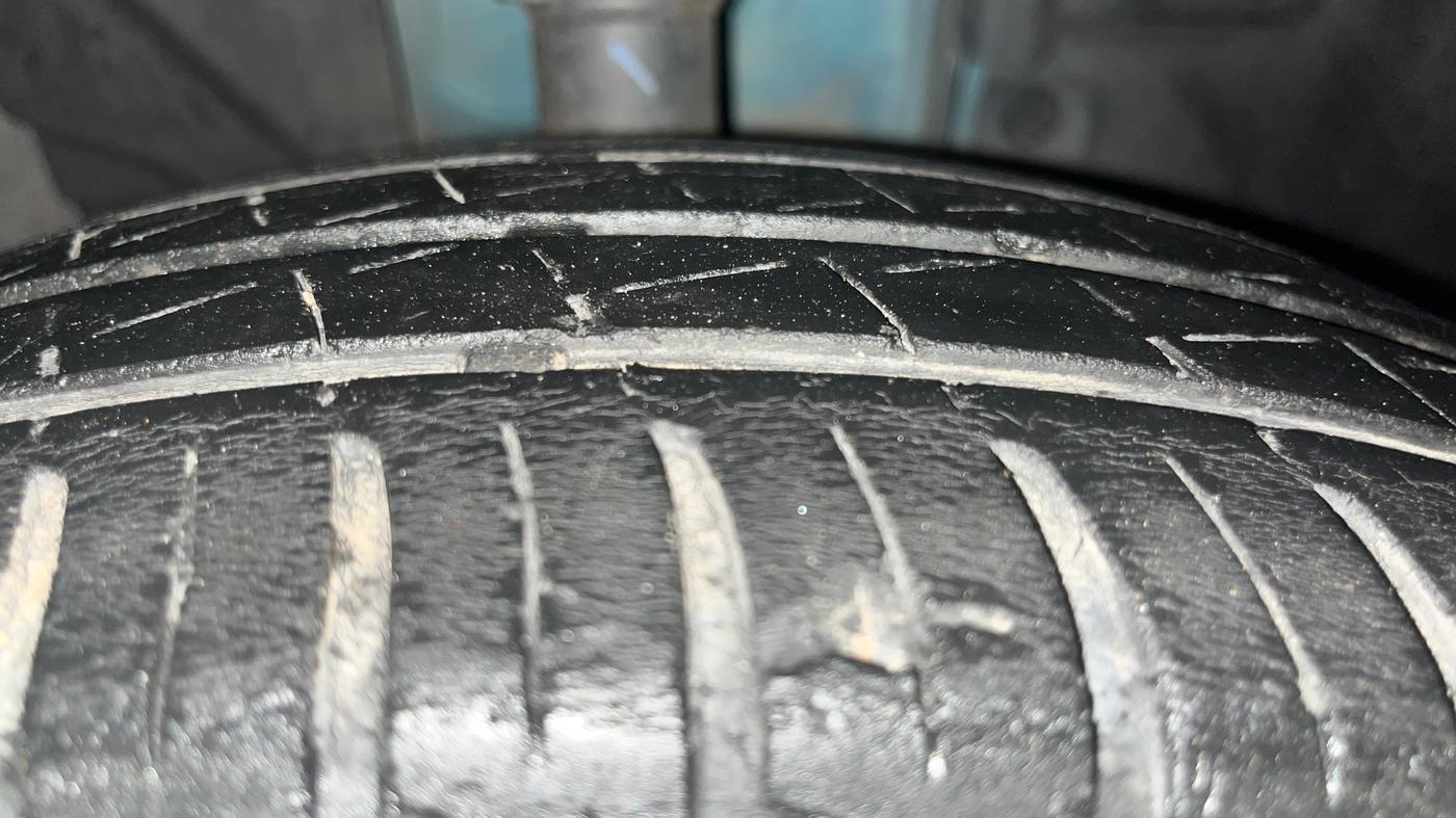 2023 Renault Kwid RXT 1.0 AMT, Petrol, Automatic, 50,932 km, Right Front Tyre Tread