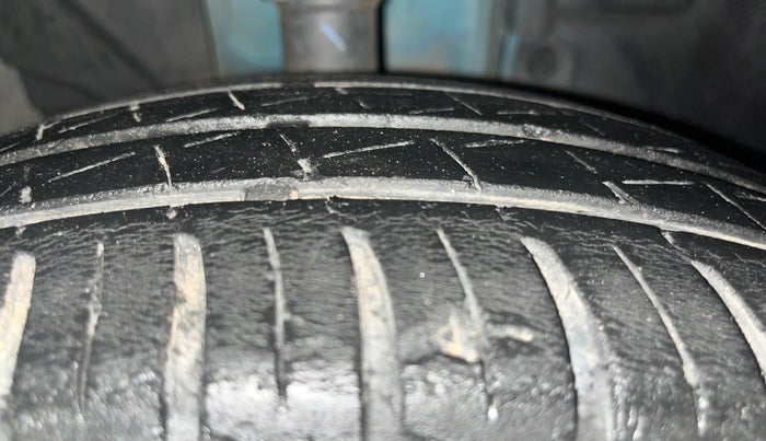 2023 Renault Kwid RXT 1.0 AMT, Petrol, Automatic, 50,901 km, Right Front Tyre Tread