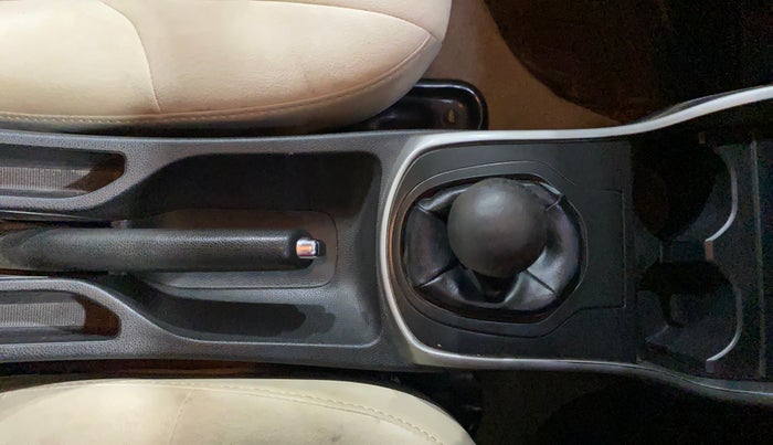 2016 Honda City 1.5L I-VTEC VX, Petrol, Manual, 1,11,496 km, Gear Lever