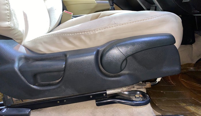 2016 Honda City 1.5L I-VTEC VX, Petrol, Manual, 1,11,496 km, Driver Side Adjustment Panel