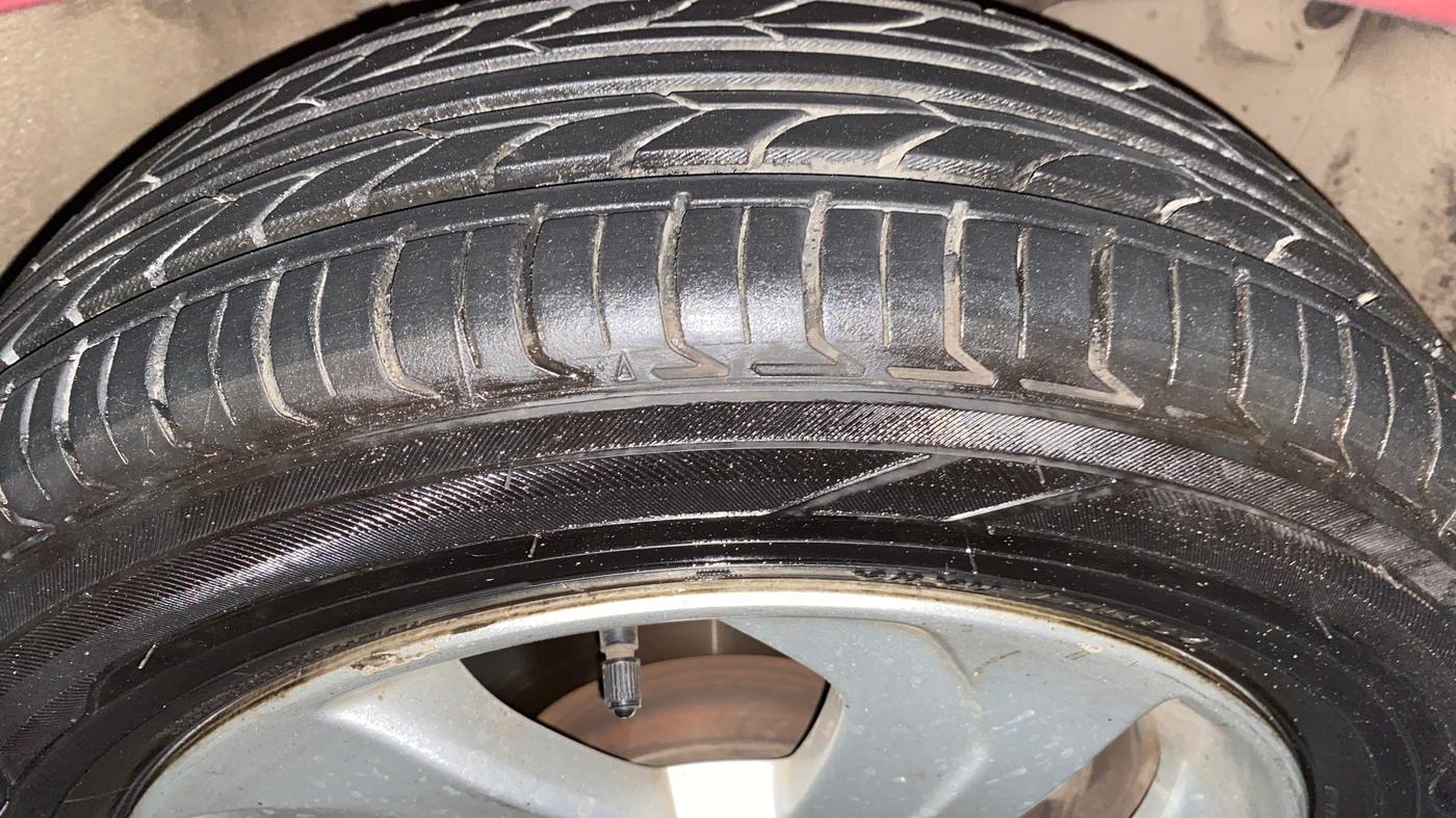 2016 Honda City 1.5L I-VTEC VX, Petrol, Manual, 1,11,496 km, Right Front Tyre Tread