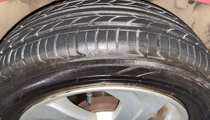 2016 Honda City 1.5L I-VTEC VX, Petrol, Manual, 1,11,496 km, Right Front Tyre Tread