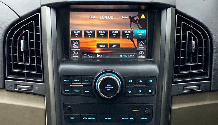 2017 Mahindra XUV500 W6 4X2, Diesel, Manual, 77,254 km, Infotainment System