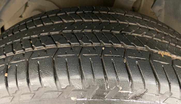 2017 Mahindra XUV500 W6 4X2, Diesel, Manual, 77,254 km, Left Front Tyre Tread