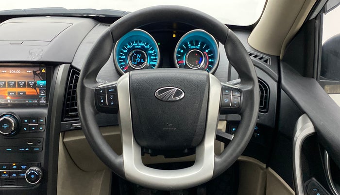 2017 Mahindra XUV500 W6 4X2, Diesel, Manual, 77,254 km, Steering Wheel Close Up