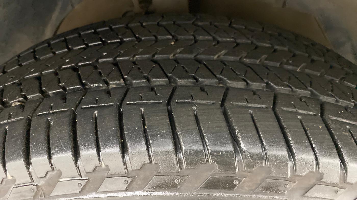 2017 Mahindra XUV500 W6 4X2, Diesel, Manual, 77,254 km, Right Front Tyre Tread