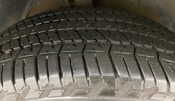 2017 Mahindra XUV500 W6 4X2, Diesel, Manual, 77,254 km, Right Front Tyre Tread