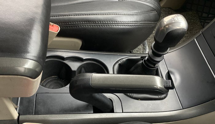 2017 Mahindra XUV500 W6 4X2, Diesel, Manual, 77,254 km, Gear Lever