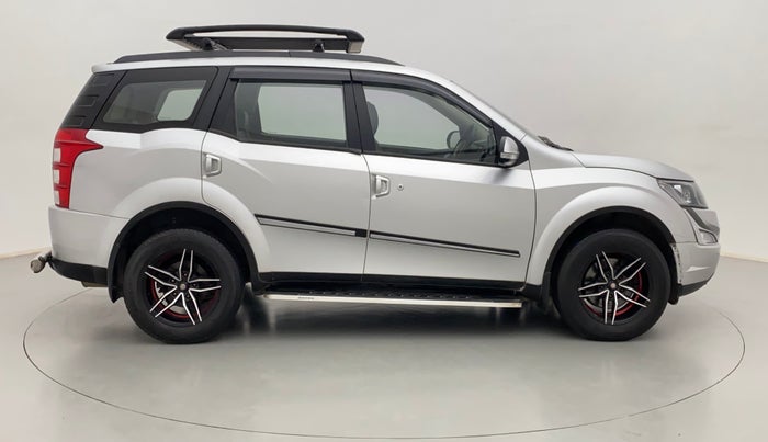 2017 Mahindra XUV500 W6 4X2, Diesel, Manual, 77,254 km, Right Side View