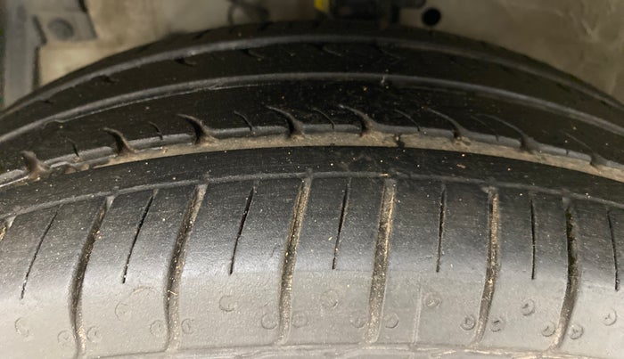 2014 Maruti Ertiga ZDI, Diesel, Manual, 64,384 km, Left Front Tyre Tread