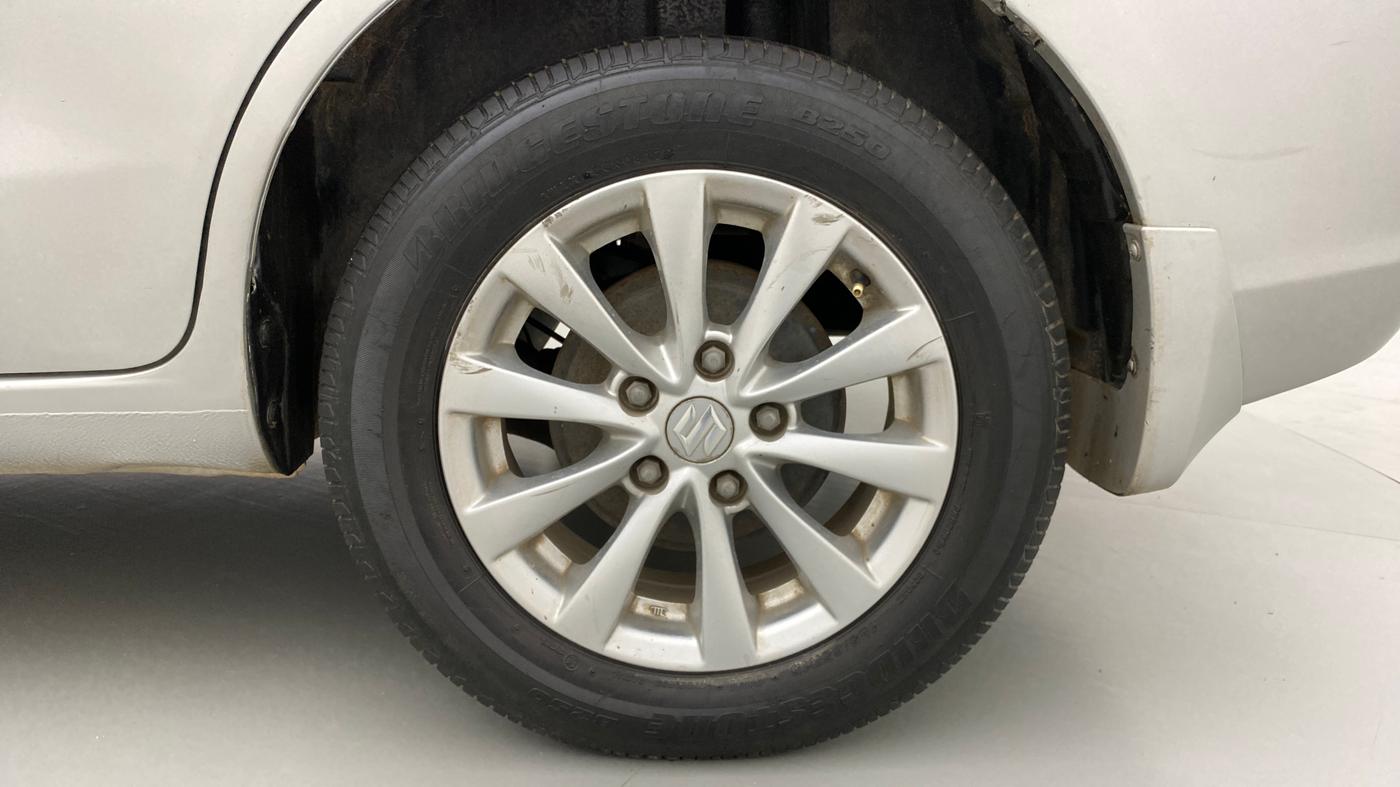 2014 Maruti Ertiga ZDI, Diesel, Manual, 64,384 km, Left Rear Wheel