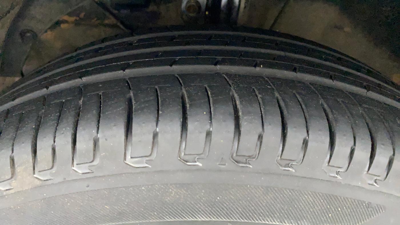 2015 Maruti Baleno DELTA 1.2 K12, Petrol, Manual, 73,912 km, Left Front Tyre Tread