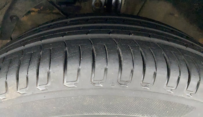 2015 Maruti Baleno DELTA 1.2 K12, Petrol, Manual, 73,912 km, Left Front Tyre Tread