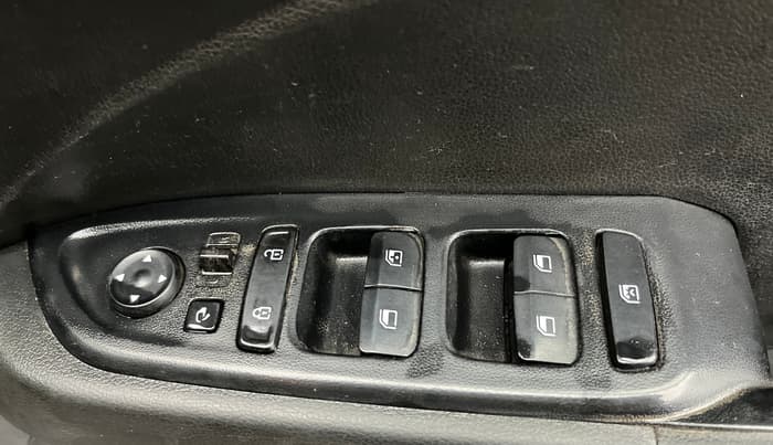 2022 Hyundai VENUE SX 1.5 CRDI, Diesel, Manual, 93,873 km, Driver Side Door Panels Control