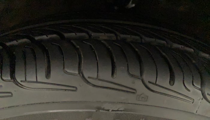 2016 Hyundai i10 MAGNA 1.1, Petrol, Manual, 49,598 km, Left Front Tyre Tread