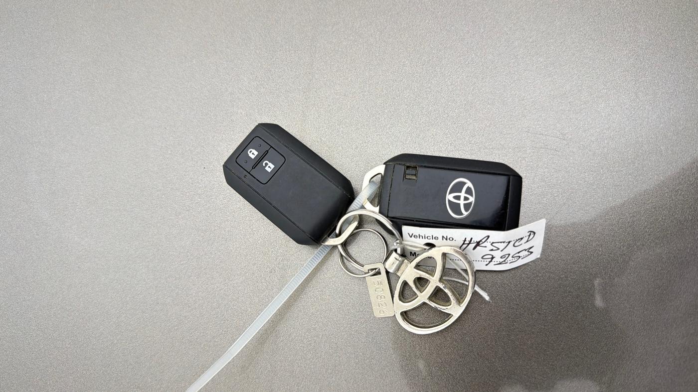 2021 Toyota Glanza G, Petrol, Manual, 81,095 km, Key Close Up