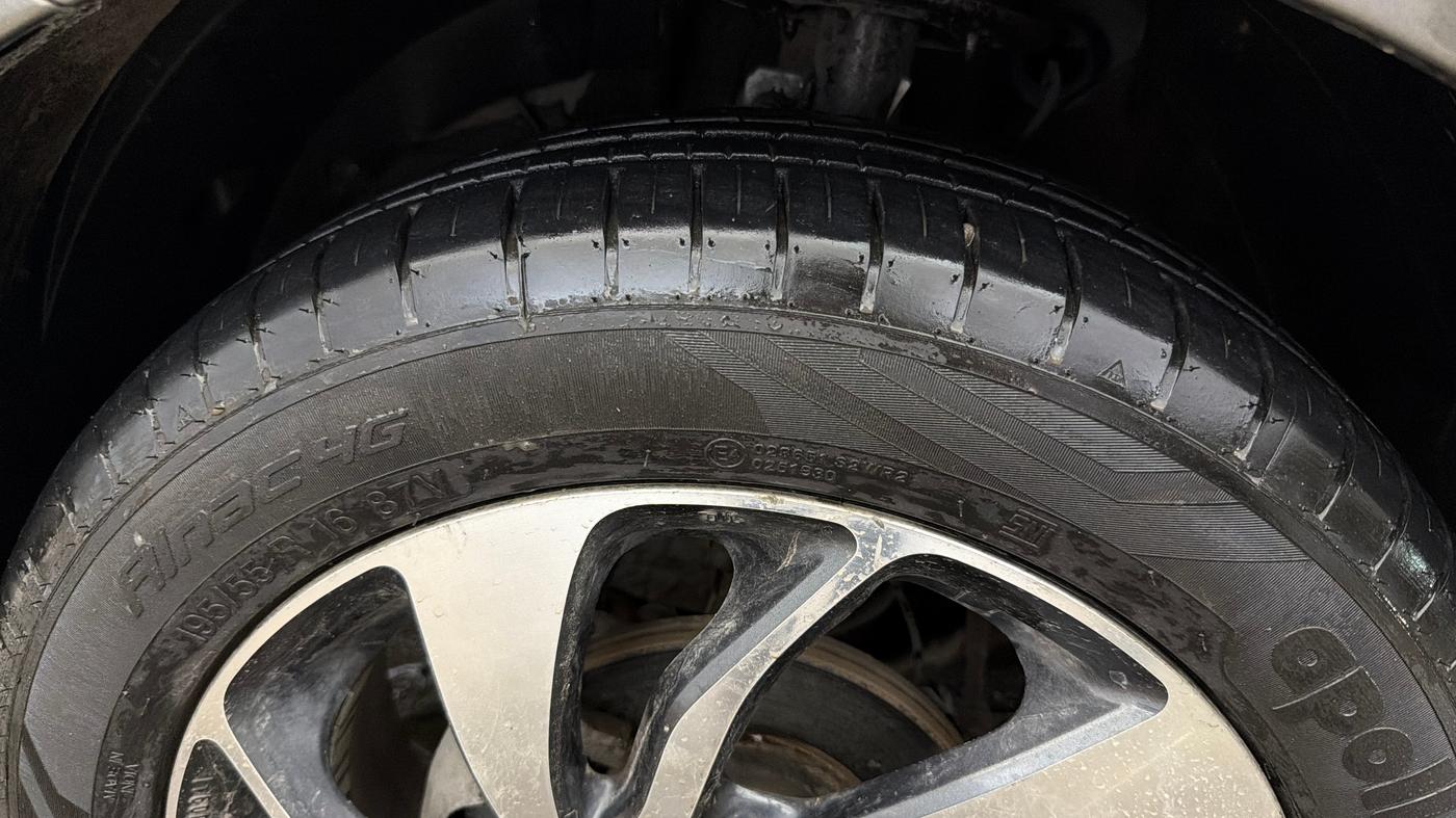 2021 Toyota Glanza G, Petrol, Manual, 81,095 km, Left Front Tyre Tread
