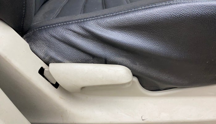 2016 Maruti Celerio VXI, Petrol, Manual, 80,243 km, Driver Side Adjustment Panel