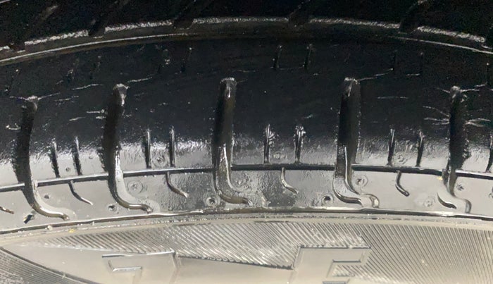 2016 Renault Kwid RXT 0.8, Petrol, Manual, 31,384 km, Left Front Tyre Tread