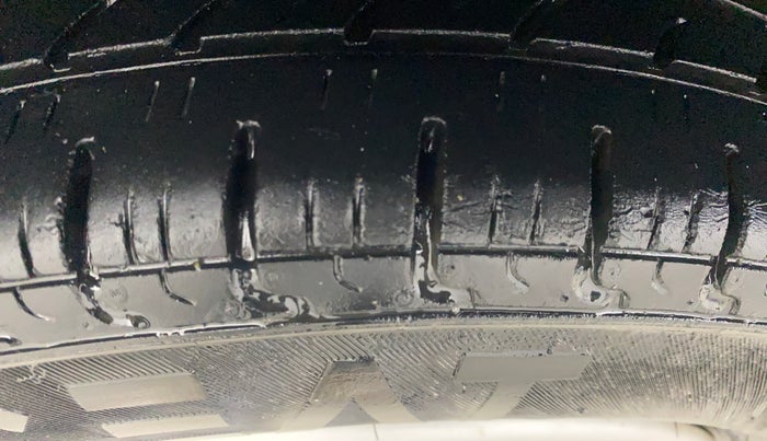 2016 Renault Kwid RXT 0.8, Petrol, Manual, 31,384 km, Right Rear Tyre Tread