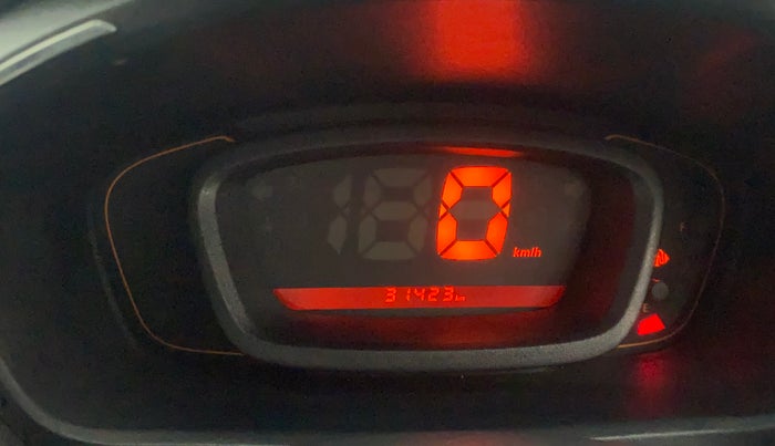 2016 Renault Kwid RXT 0.8, Petrol, Manual, 31,384 km, Odometer Image