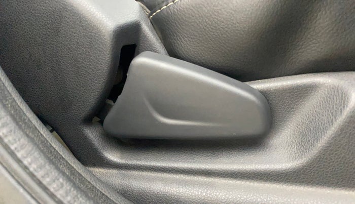 2016 Renault Kwid RXT 0.8, Petrol, Manual, 31,384 km, Driver Side Adjustment Panel