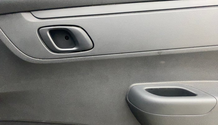 2016 Renault Kwid RXT 0.8, Petrol, Manual, 31,384 km, Driver Side Door Panels Control