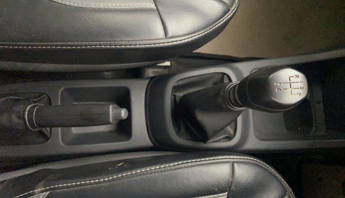 2016 Renault Kwid RXT 0.8, Petrol, Manual, 31,384 km, Gear Lever