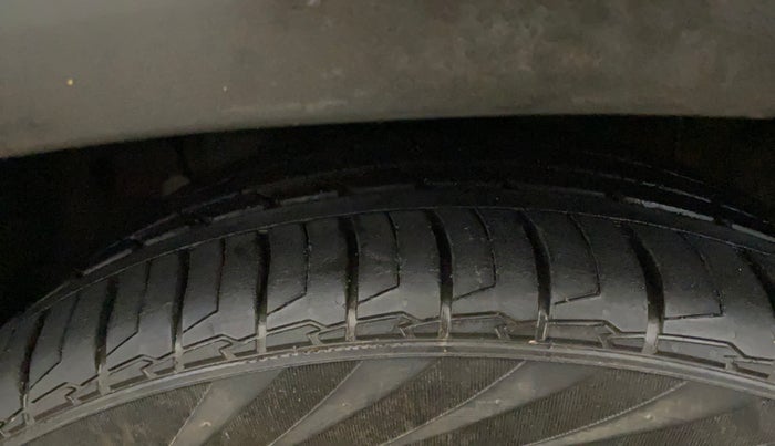 2022 Hyundai ALCAZAR 1.5 SIGNATURE (O) AT 6STR, Diesel, Automatic, 73,778 km, Left Front Tyre Tread