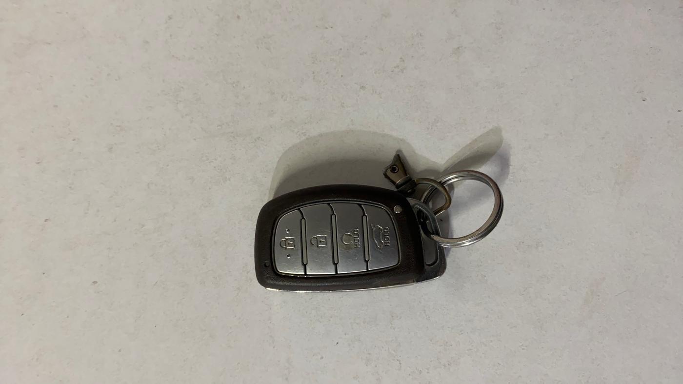 2022 Hyundai ALCAZAR 1.5 SIGNATURE (O) AT 6STR, Diesel, Automatic, 73,562 km, Key Close Up