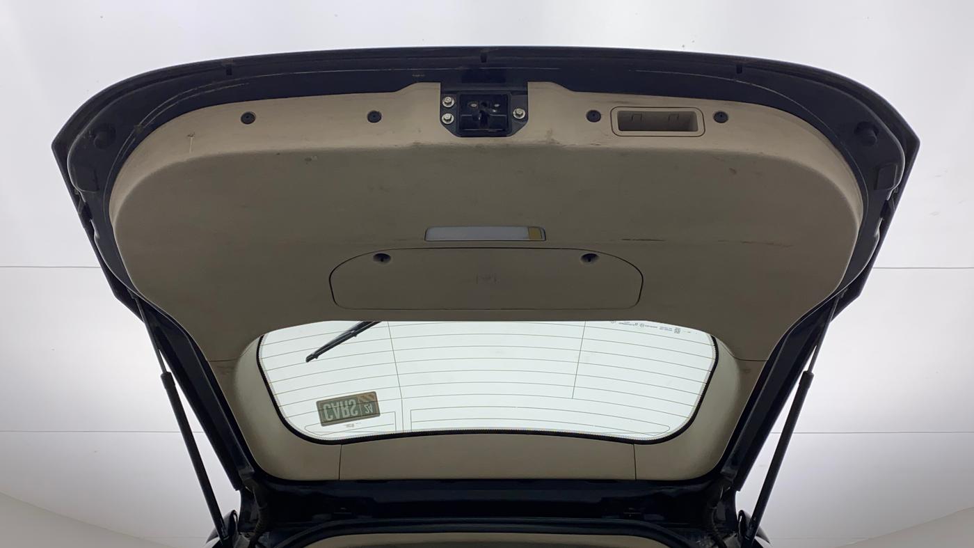 2017 Mahindra XUV500 W10, Diesel, Manual, 73,089 km, Boot Door Open