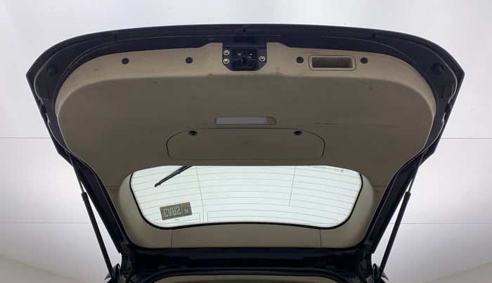 2017 Mahindra XUV500 W10, Diesel, Manual, 73,089 km, Boot Door Open