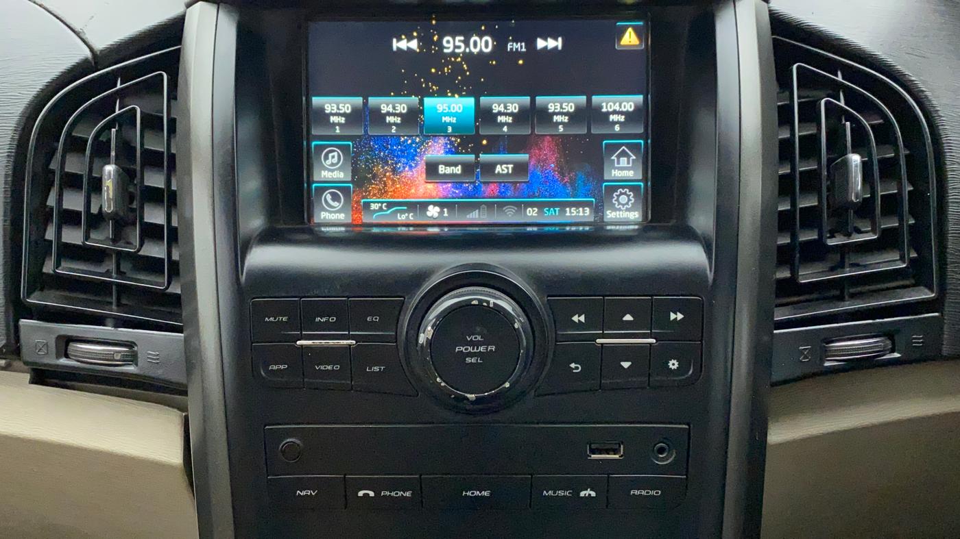 2017 Mahindra XUV500 W10, Diesel, Manual, 73,089 km, Infotainment System