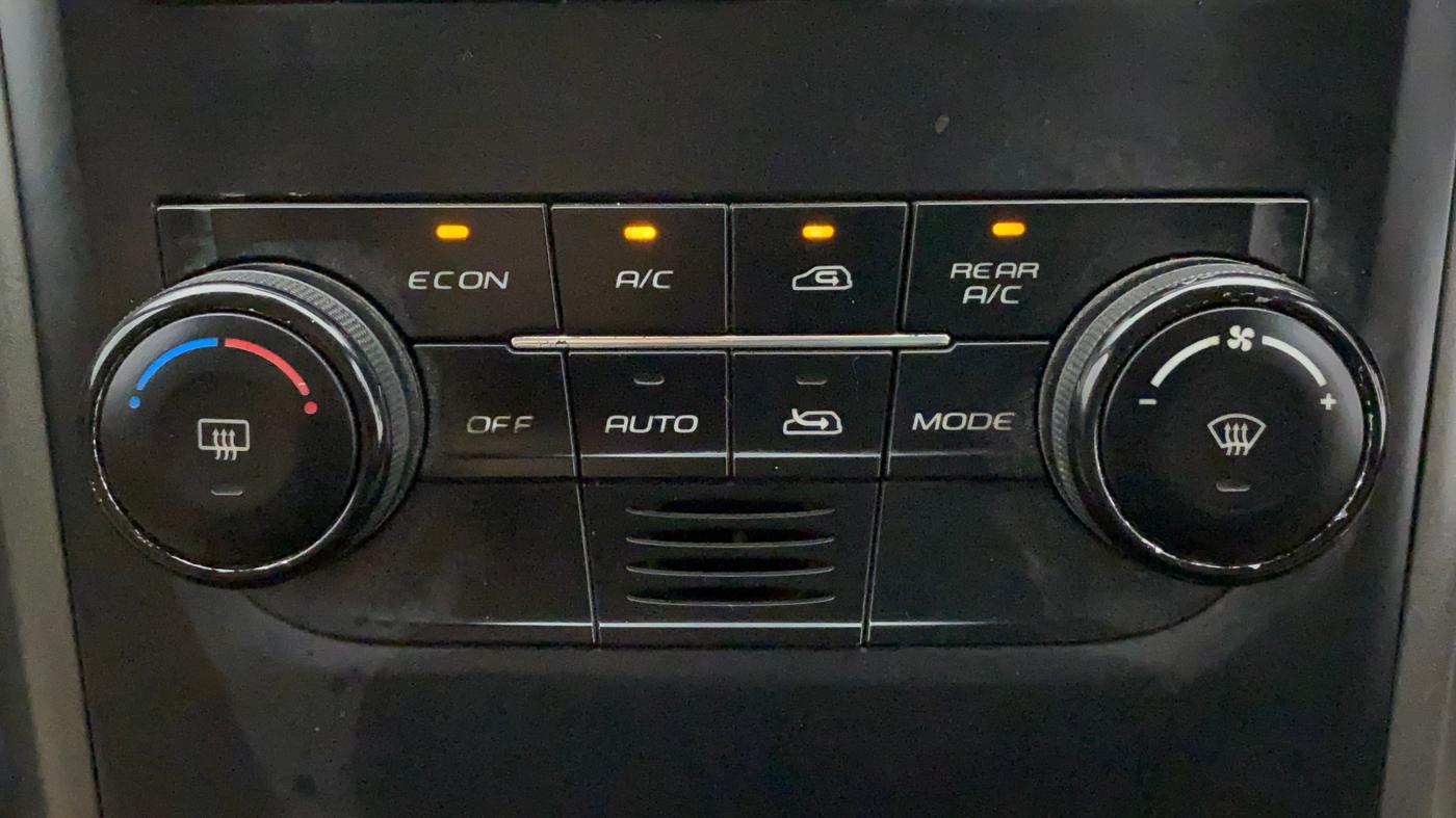 2017 Mahindra XUV500 W10, Diesel, Manual, 73,089 km, Automatic Climate Control