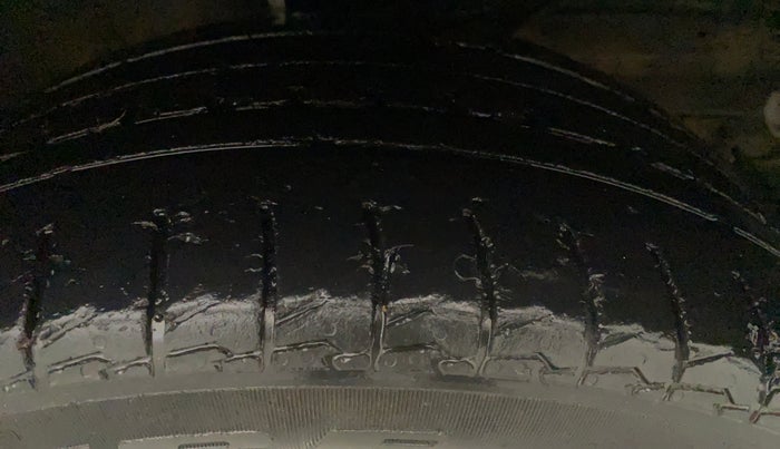 2015 Maruti Baleno ALPHA DIESEL 1.3, Diesel, Manual, 59,958 km, Right Front Tyre Tread