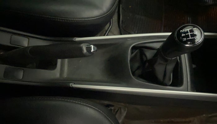 2015 Maruti Baleno ALPHA DIESEL 1.3, Diesel, Manual, 59,958 km, Gear Lever