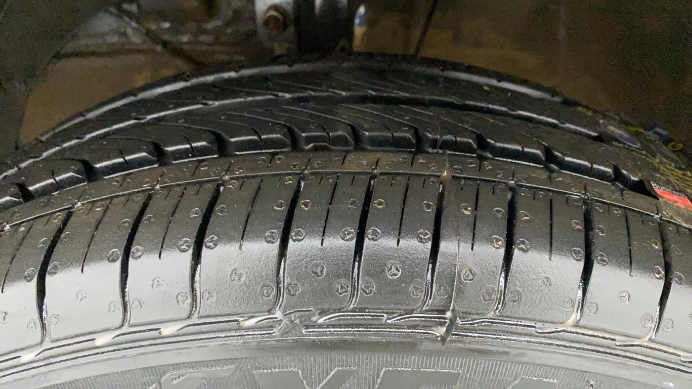 2016 Maruti Baleno DELTA PETROL 1.2, Petrol, Manual, 67,985 km, Left Front Tyre Tread