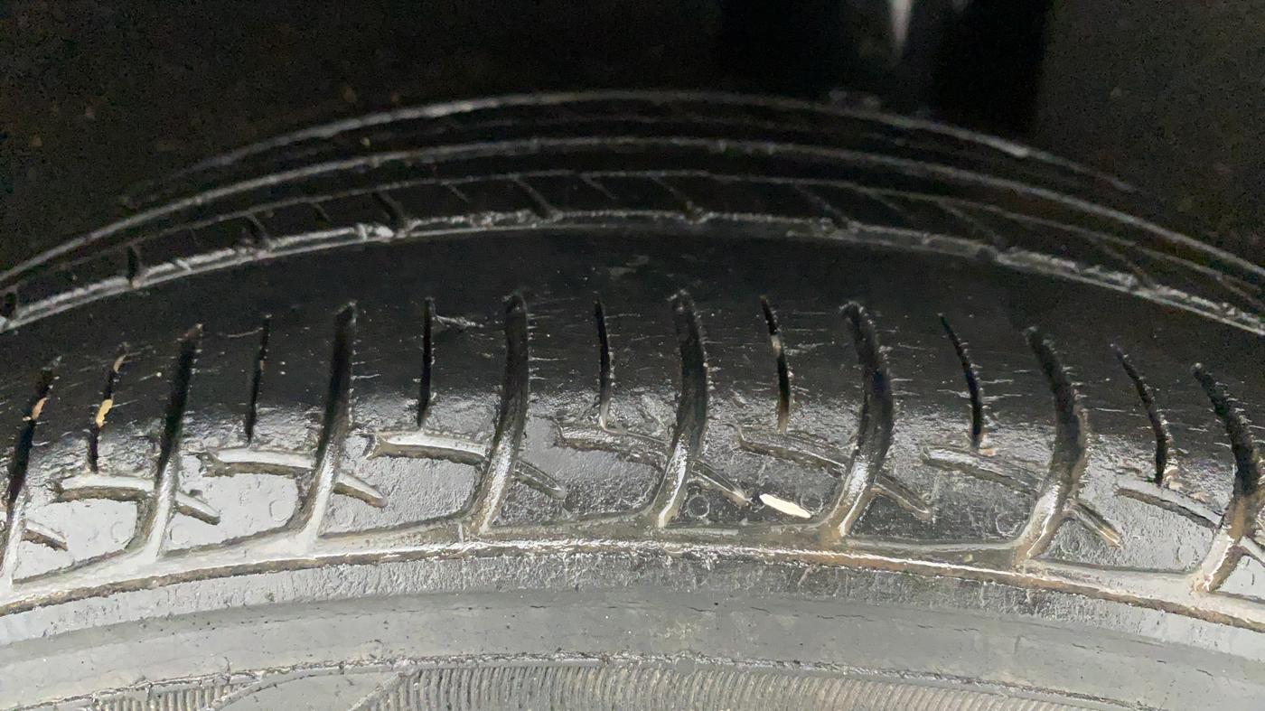 2016 Maruti Baleno DELTA PETROL 1.2, Petrol, Manual, 67,985 km, Left Rear Tyre Tread