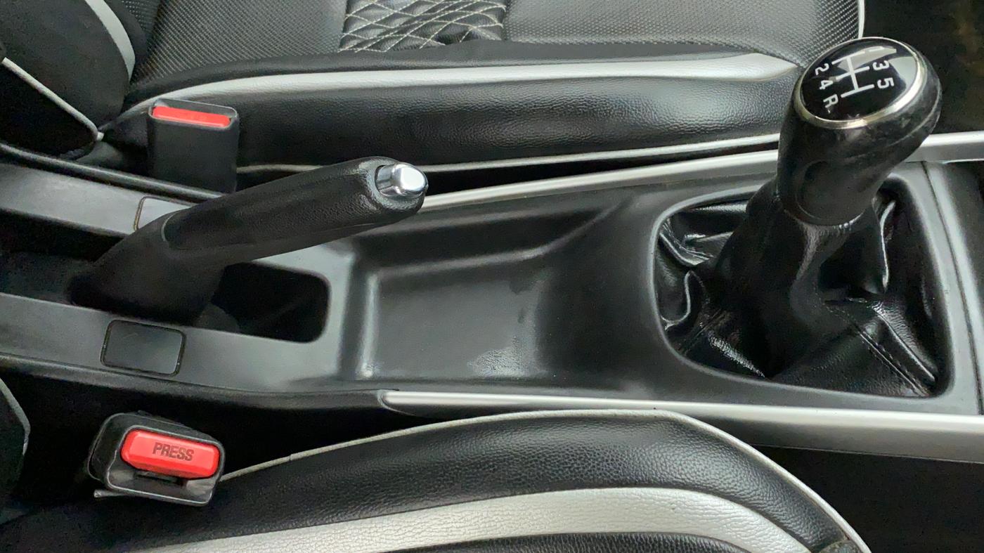 2016 Maruti Baleno DELTA PETROL 1.2, Petrol, Manual, 67,985 km, Gear Lever