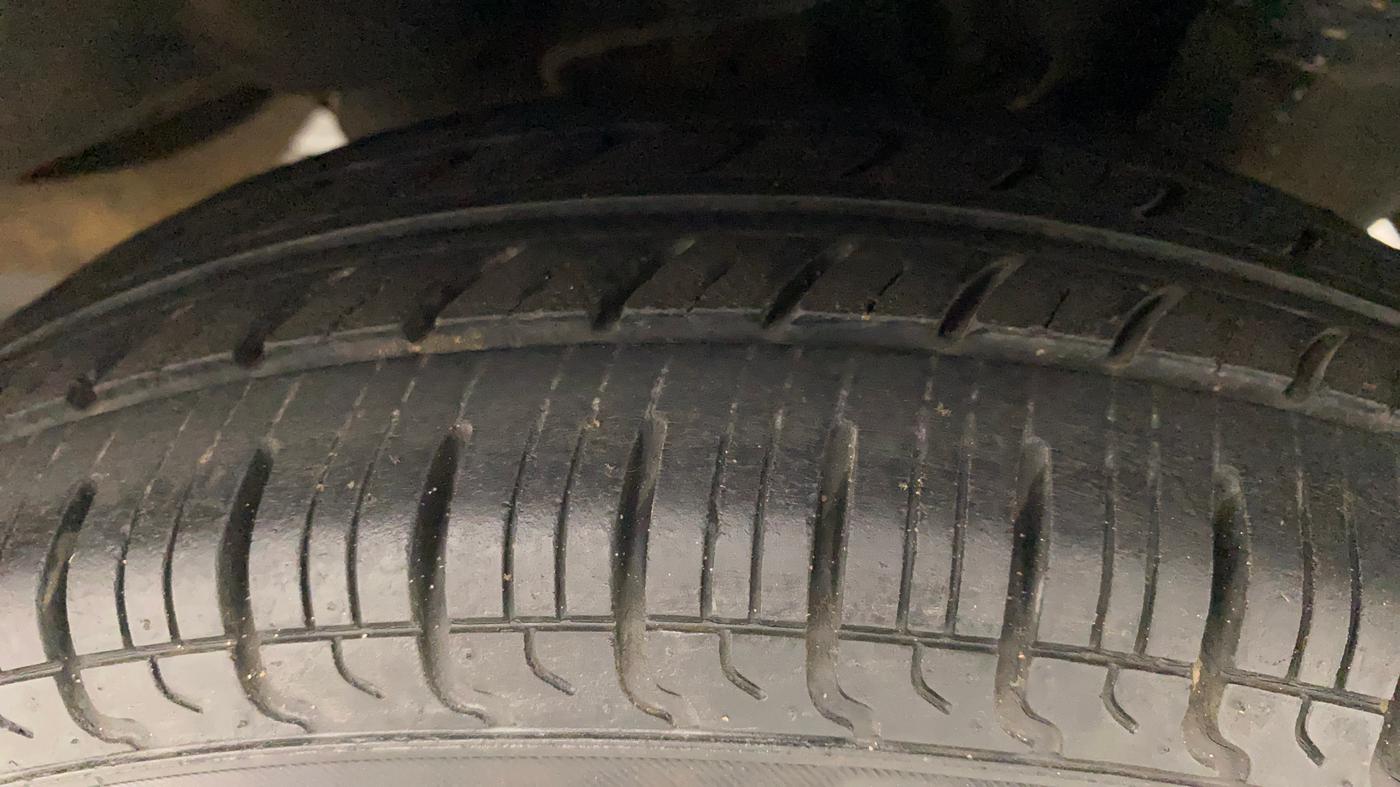 2015 Hyundai Eon D-LITE+, Petrol, Manual, 20,982 km, Left Rear Tyre Tread