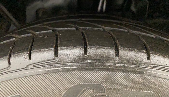 2014 Ford Ecosport TITANIUM 1.5L DIESEL (OPT), Diesel, Manual, 95,178 km, Left Front Tyre Tread