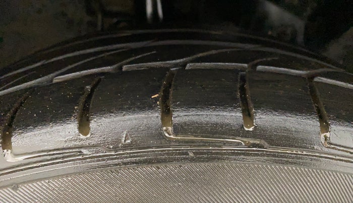 2014 Ford Ecosport TITANIUM 1.5L DIESEL (OPT), Diesel, Manual, 95,178 km, Right Front Tyre Tread