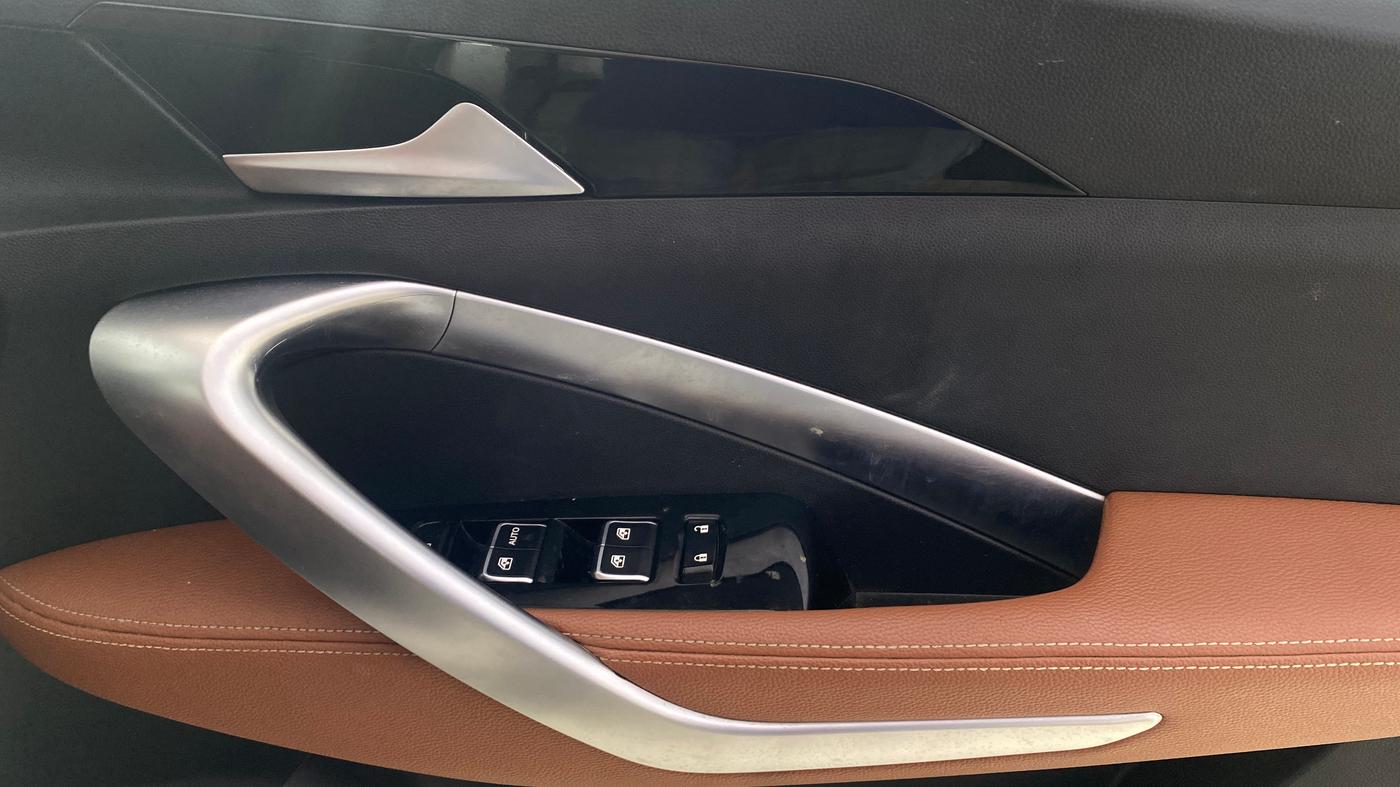 2021 MG HECTOR PLUS SHARP 1.5 PETROL TURBO DCT 6-STR, Petrol, Automatic, 63,454 km, Driver Side Door Panels Control
