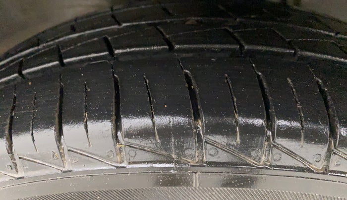 2020 Maruti Alto LXI, Petrol, Manual, 5,660 km, Left Front Tyre Tread