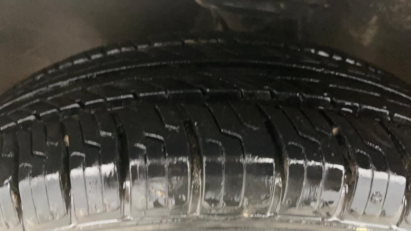 2015 Maruti Alto K10 VXI (O), Petrol, Manual, 38,958 km, Left Front Tyre Tread
