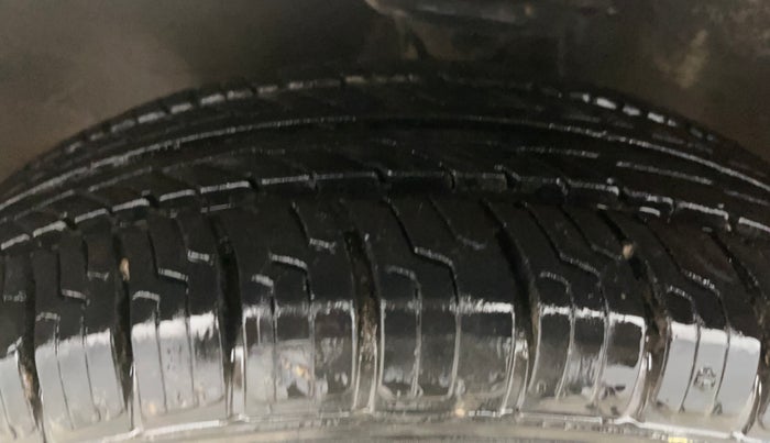 2015 Maruti Alto K10 VXI (O), Petrol, Manual, 38,989 km, Left Front Tyre Tread