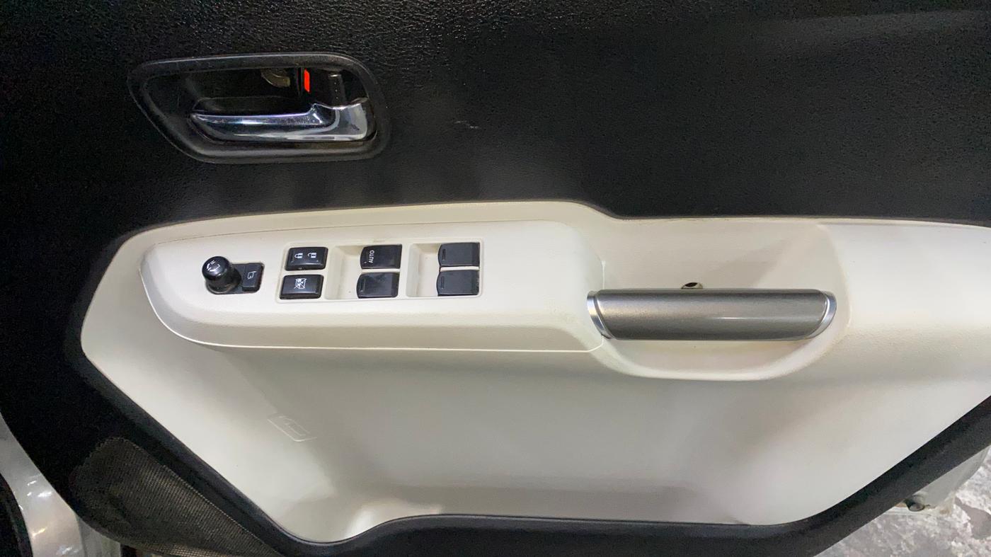 2022 Maruti IGNIS ZETA 1.2, Petrol, Manual, 63,726 km, Driver Side Door Panels Control