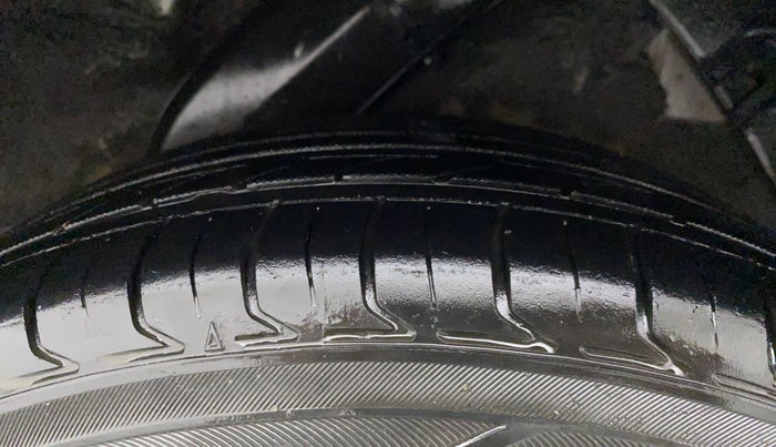 2012 Hyundai i20 MAGNA 1.2, CNG, Manual, 94,262 km, Left Rear Tyre Tread