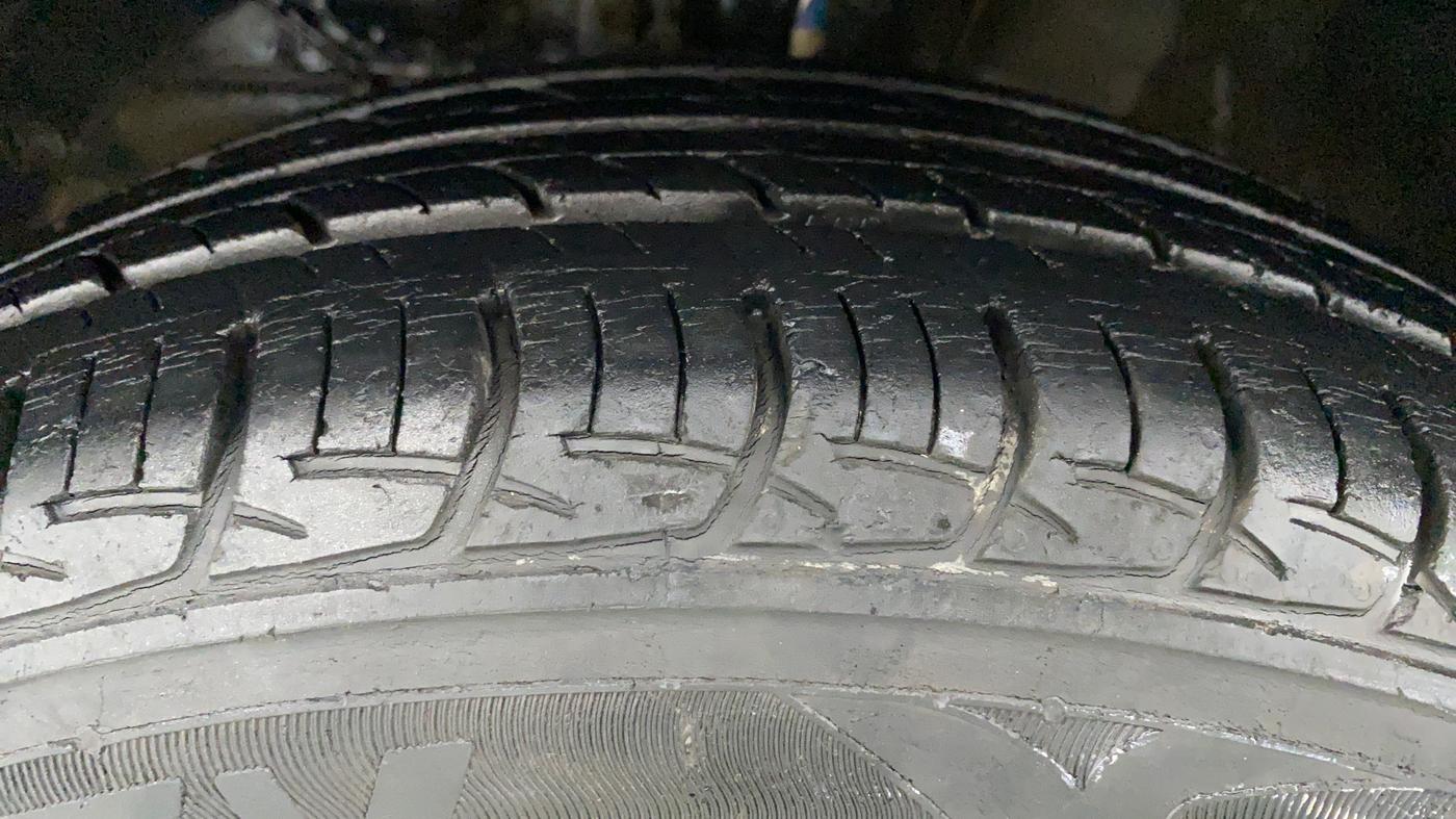 2018 Maruti Baleno DELTA PETROL 1.2, Petrol, Manual, 29,984 km, Left Front Tyre Tread